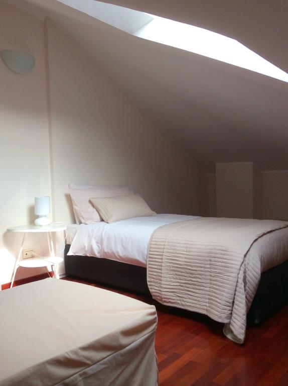 Apartment La Mansarda ألبا الغرفة الصورة