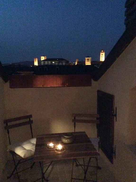 Apartment La Mansarda ألبا الغرفة الصورة