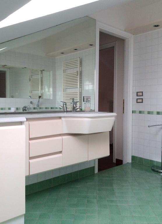 Apartment La Mansarda ألبا الغرفة الصورة