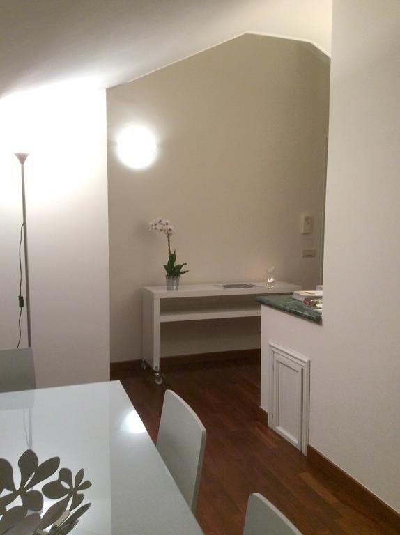 Apartment La Mansarda ألبا الغرفة الصورة