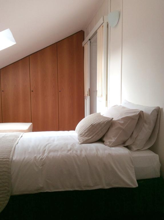 Apartment La Mansarda ألبا الغرفة الصورة