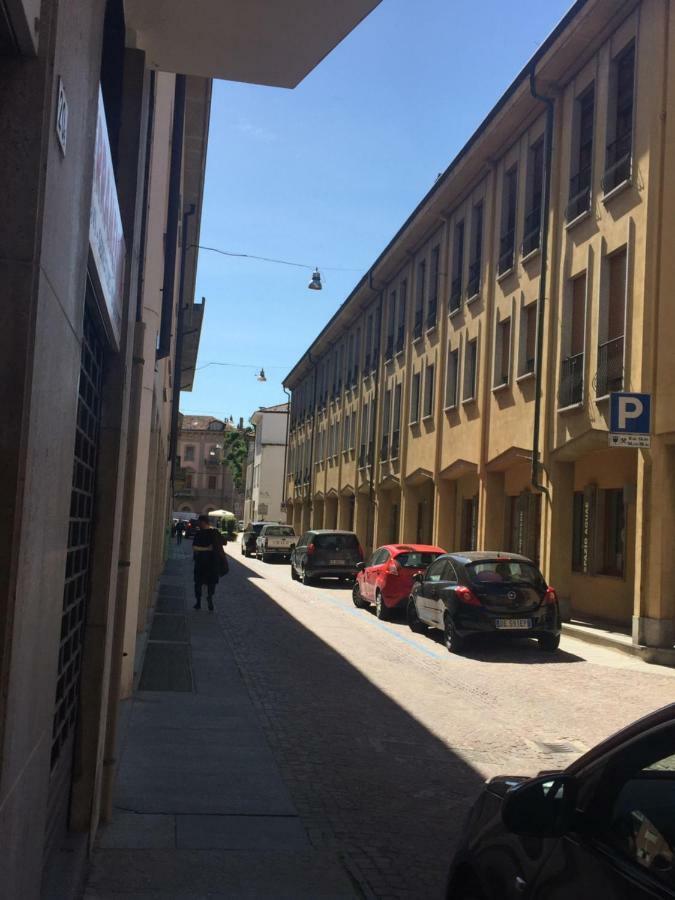 Apartment La Mansarda ألبا المظهر الخارجي الصورة